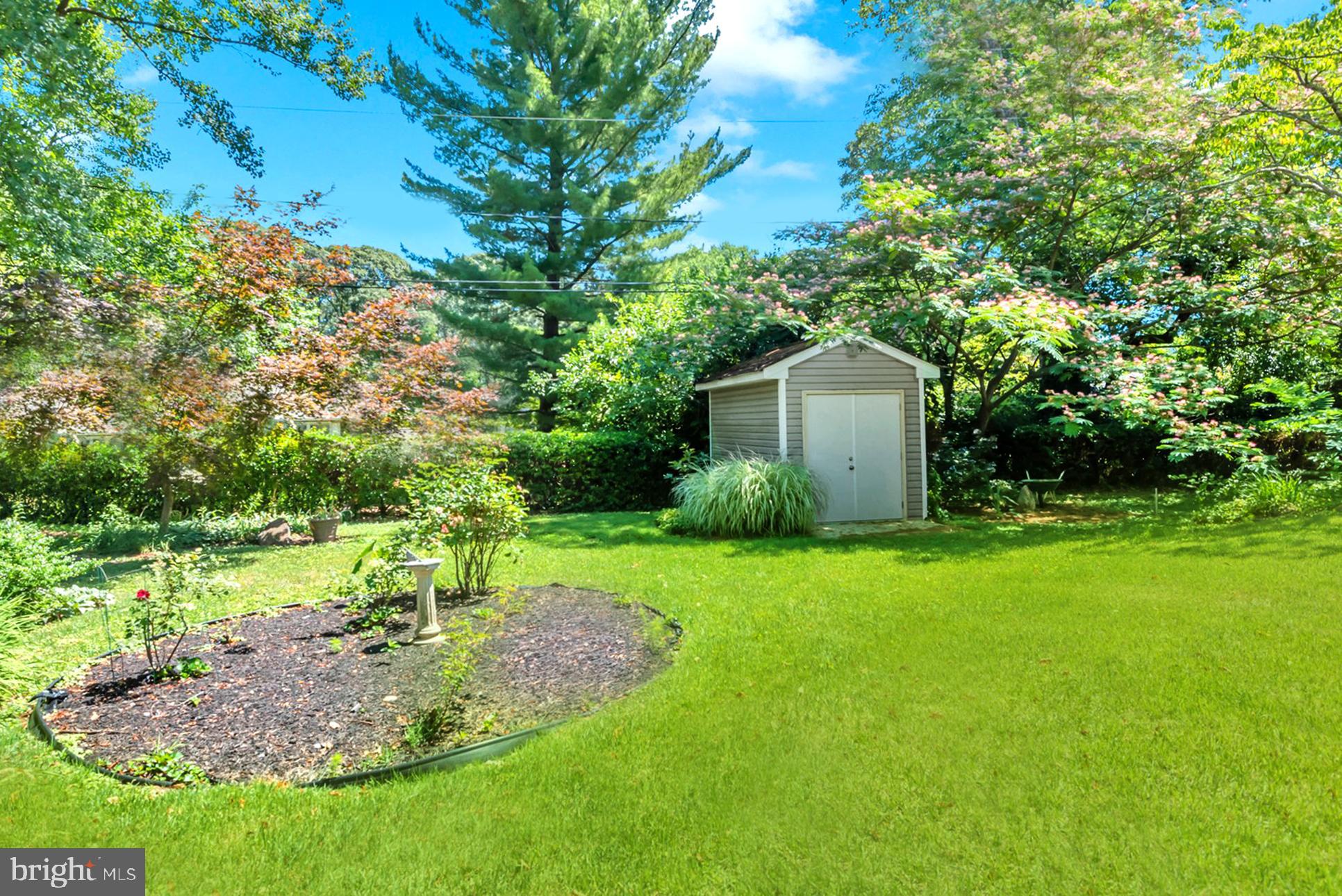 2 Lynhaven Ct