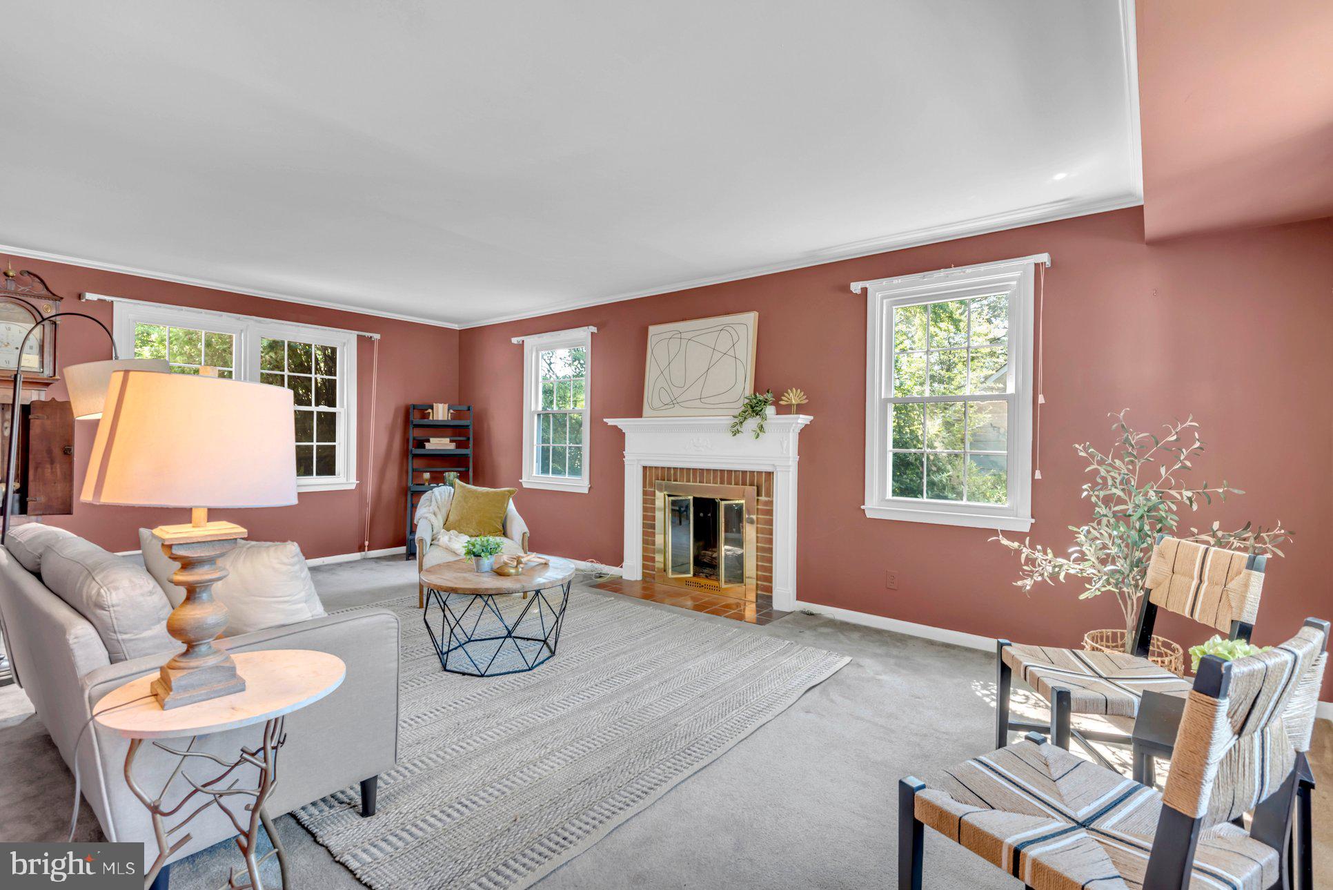2 Lynhaven Ct
