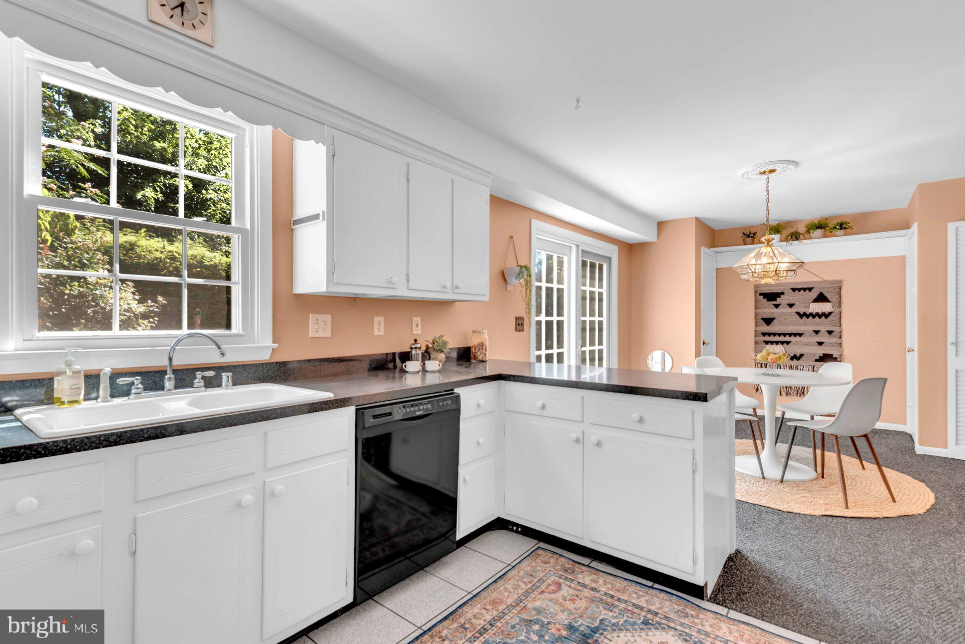 2 Lynhaven Ct