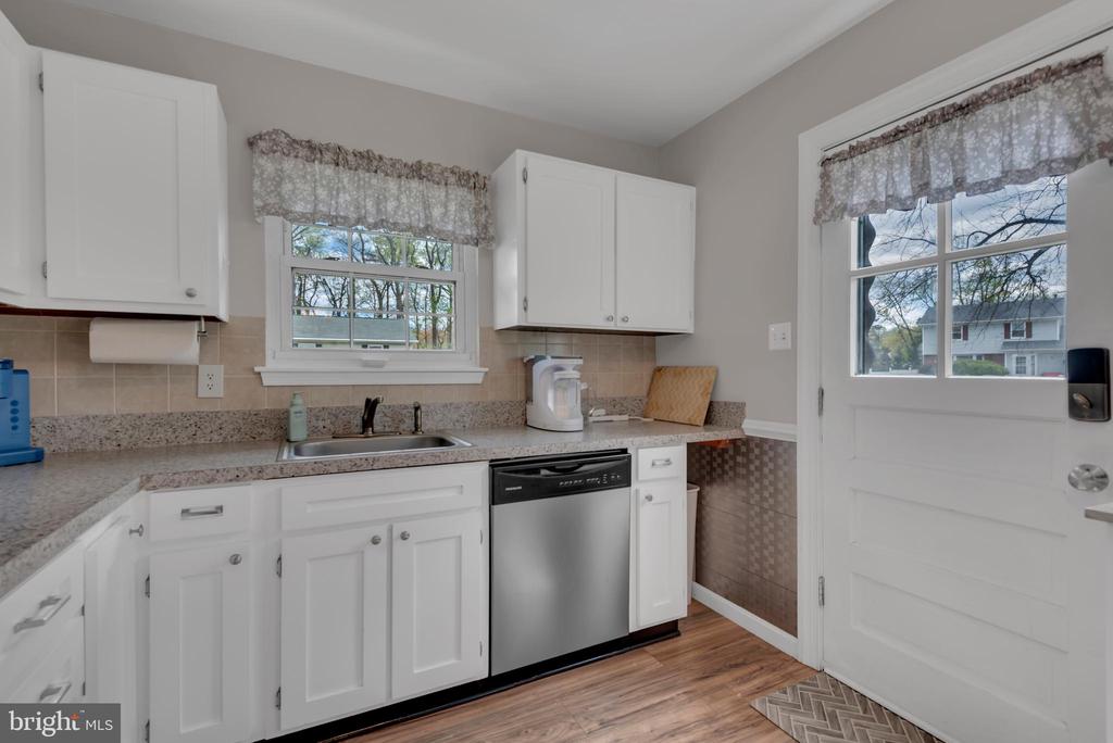 8220 Sherbrooke Ct