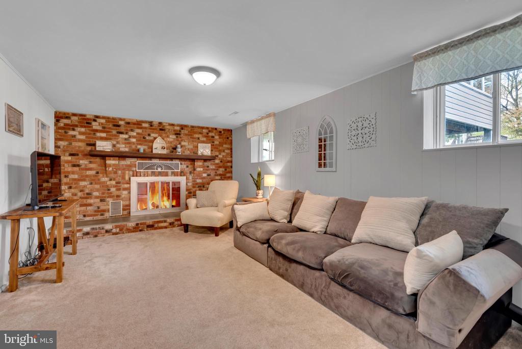 8220 Sherbrooke Ct