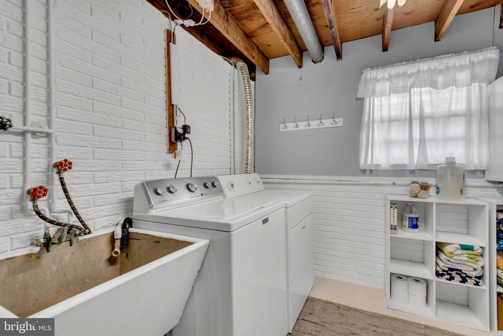 8220 Sherbrooke Ct