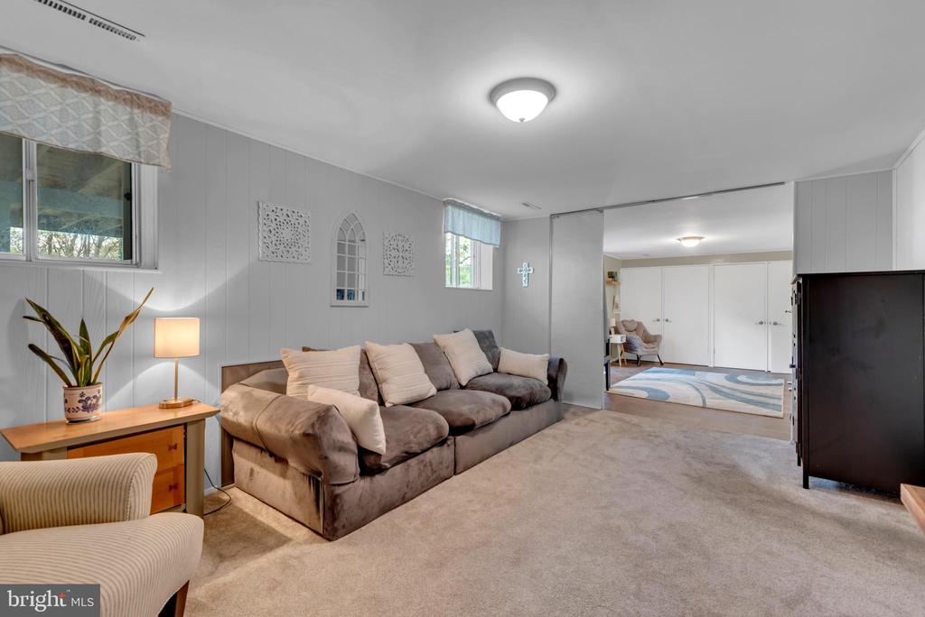 8220 Sherbrooke Ct