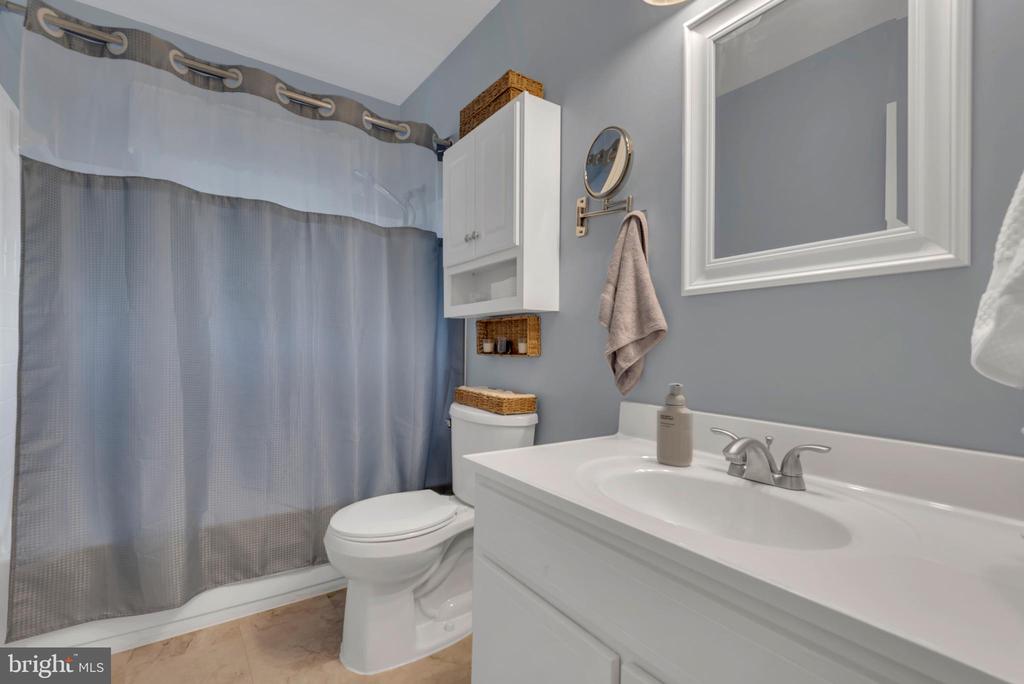 8220 Sherbrooke Ct