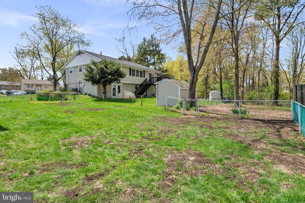 8220 Sherbrooke Ct