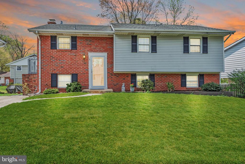 8220 Sherbrooke Ct