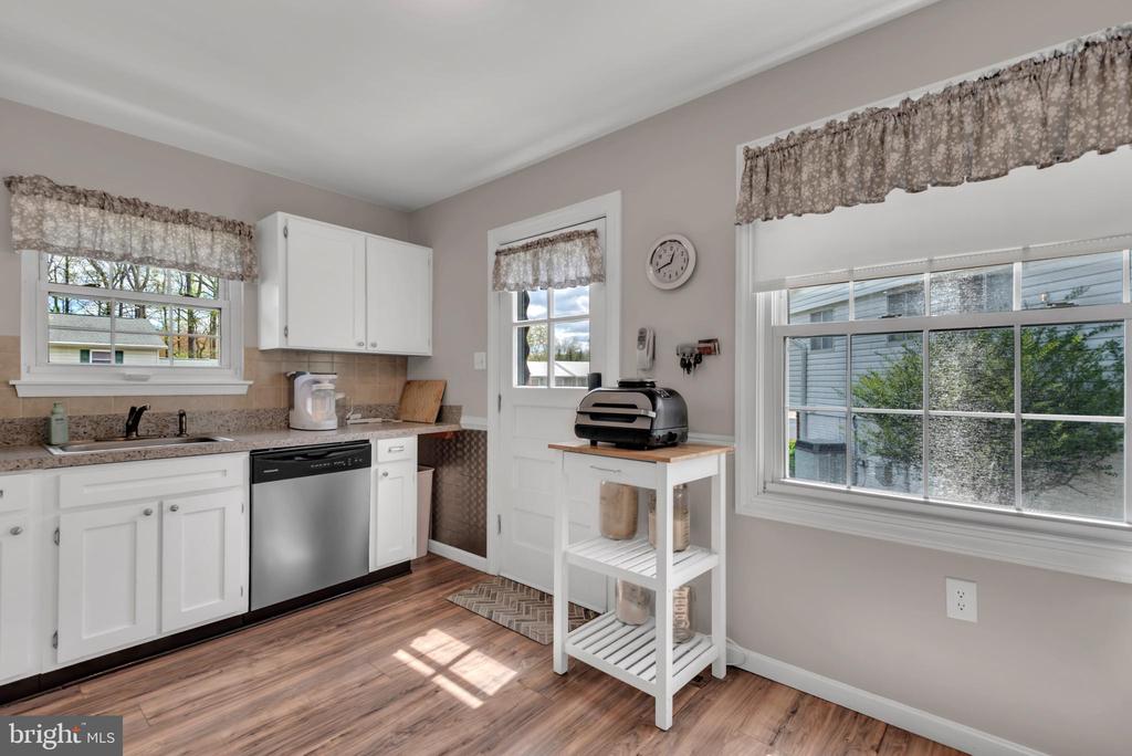 8220 Sherbrooke Ct