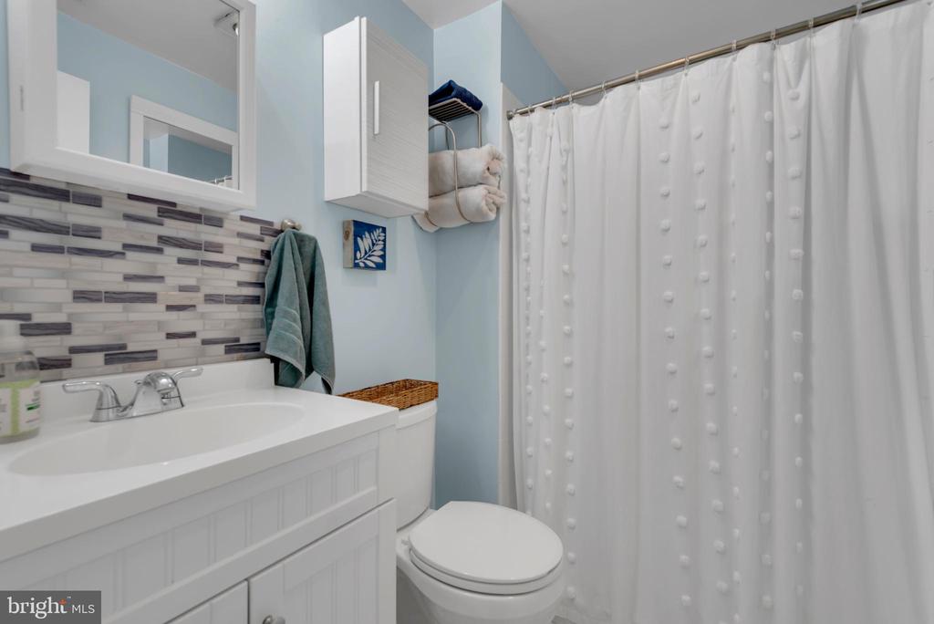 8220 Sherbrooke Ct