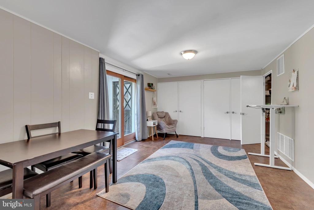 8220 Sherbrooke Ct