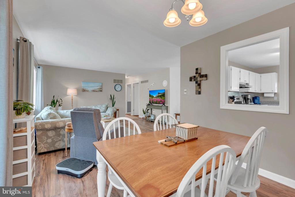 8220 Sherbrooke Ct