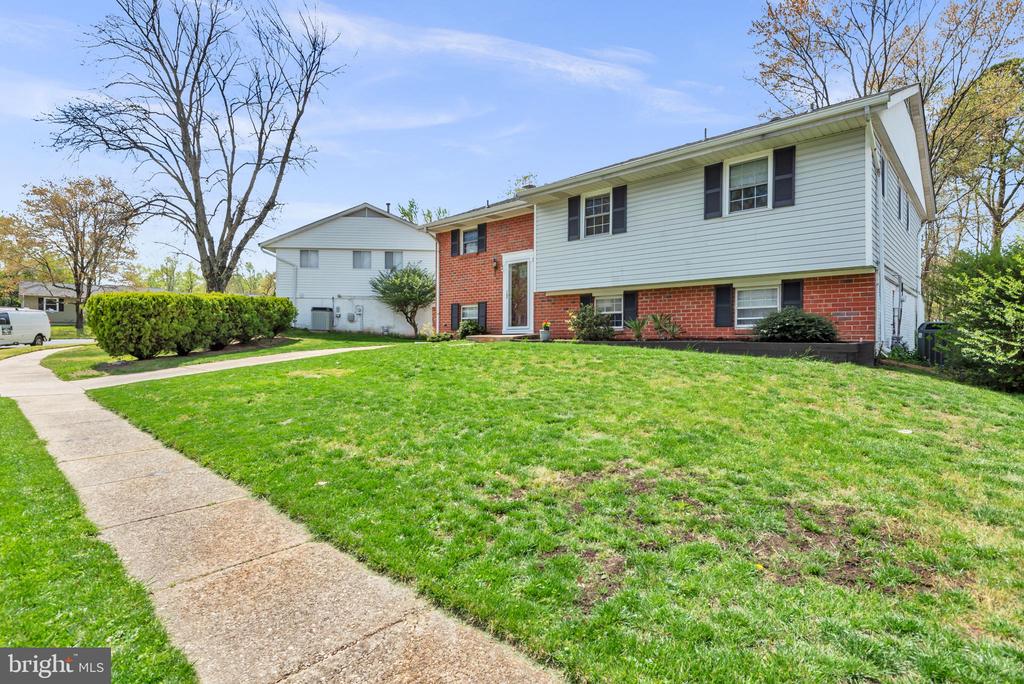 8220 Sherbrooke Ct