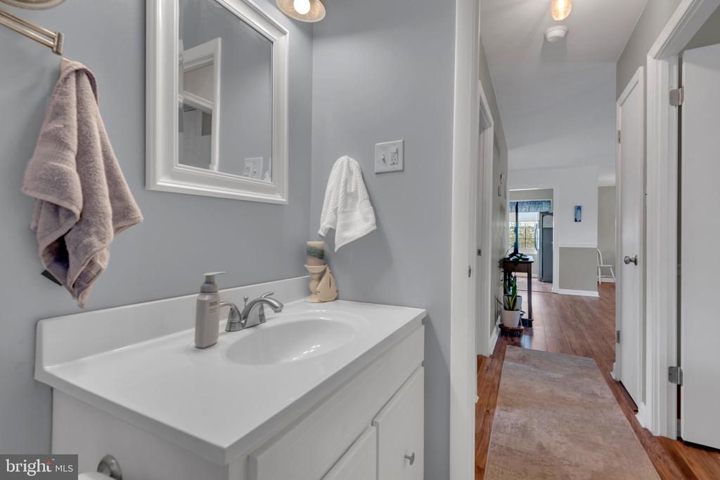 8220 Sherbrooke Ct