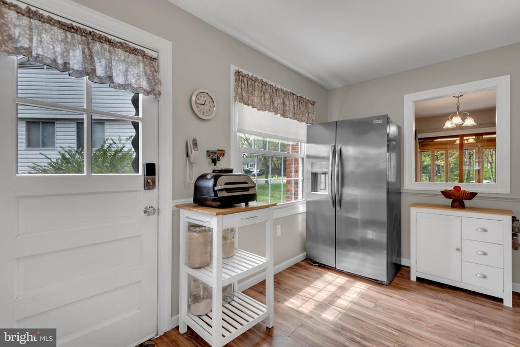 8220 Sherbrooke Ct
