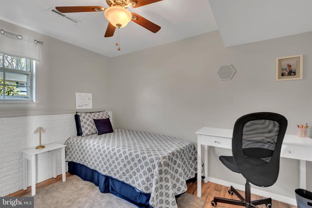 8220 Sherbrooke Ct