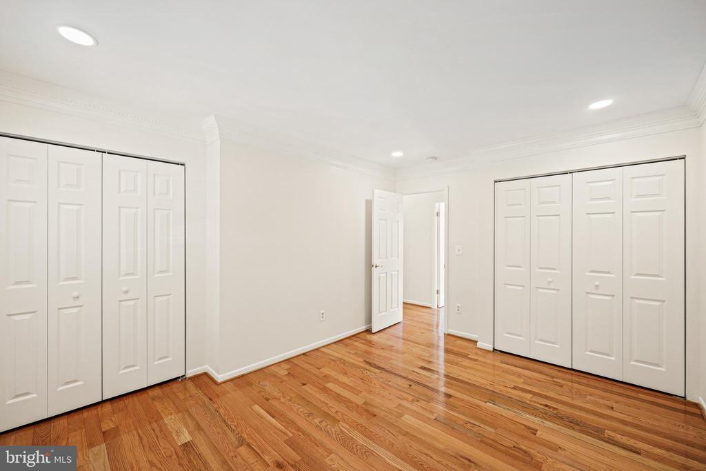 11 HOLLY RD