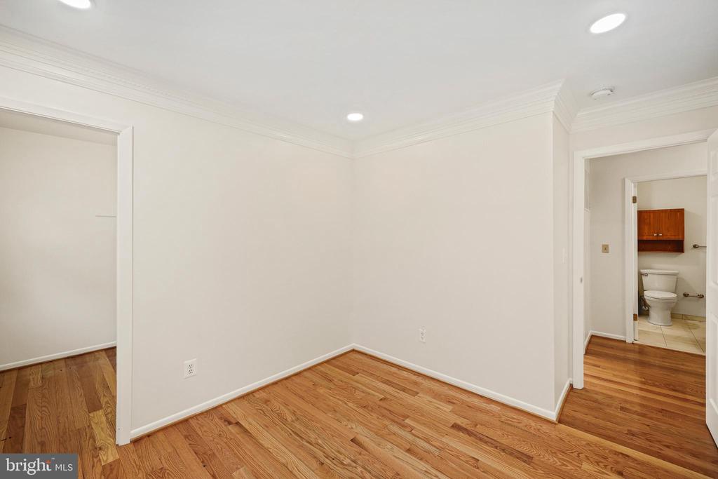 11 HOLLY RD