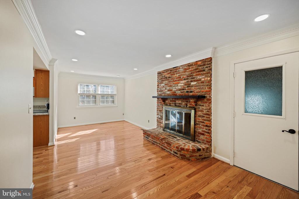 11 HOLLY RD