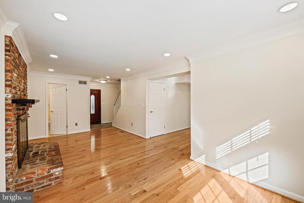 11 HOLLY RD