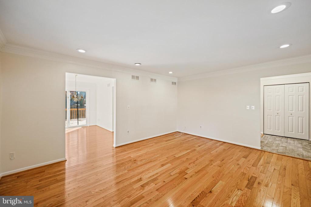 11 HOLLY RD