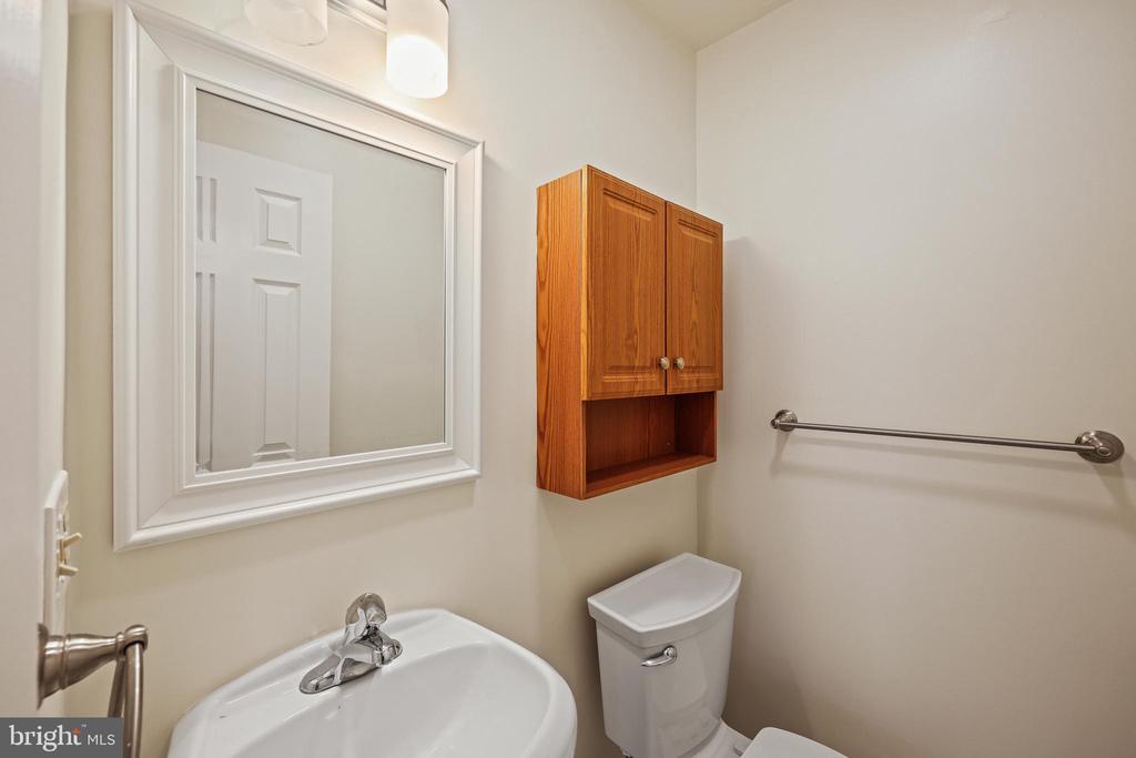 11 HOLLY RD