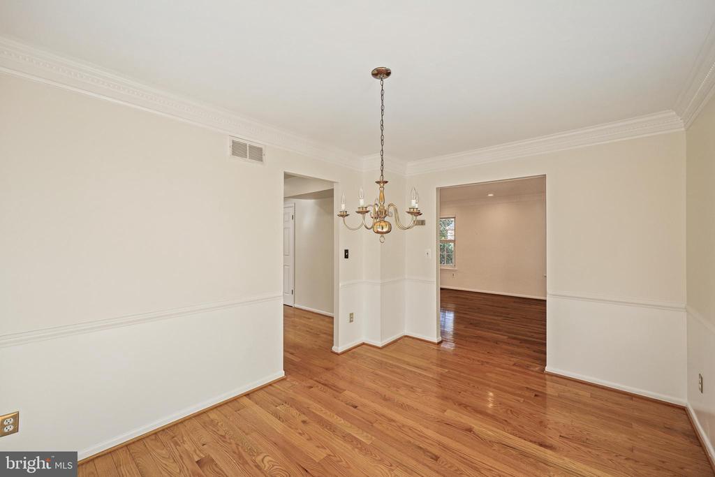 11 HOLLY RD