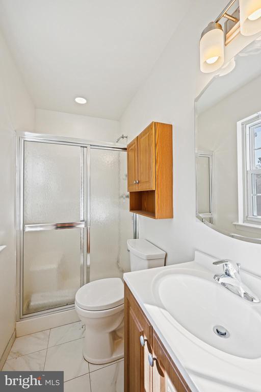 11 HOLLY RD
