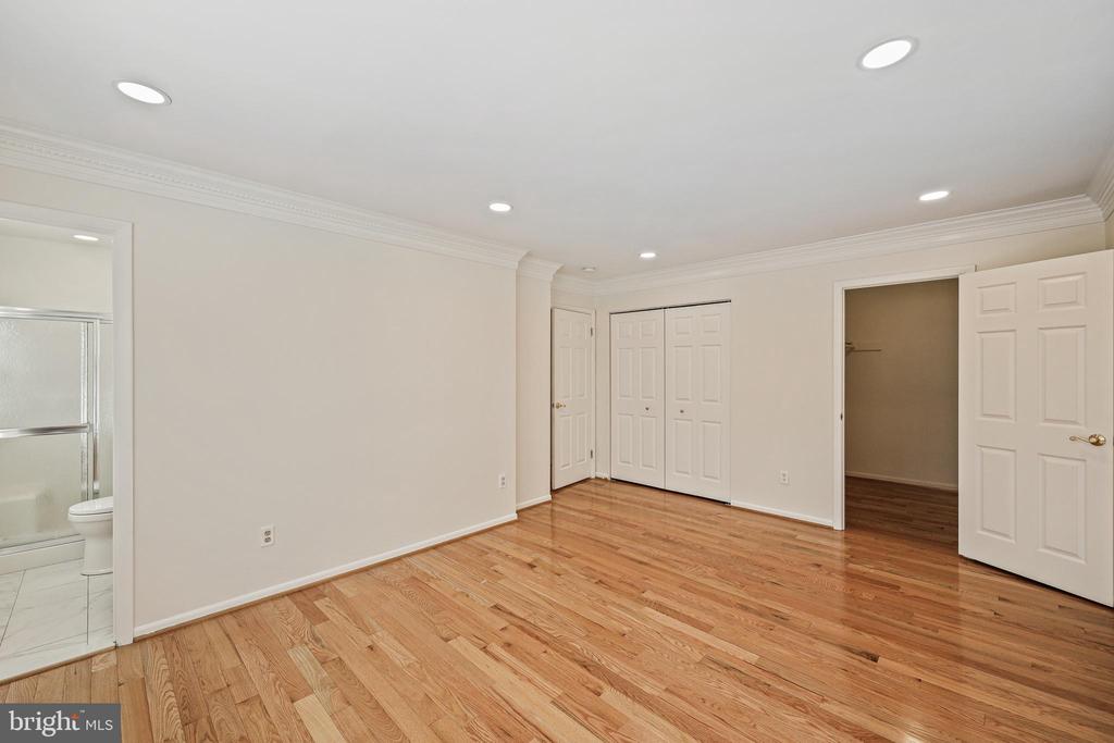 11 HOLLY RD