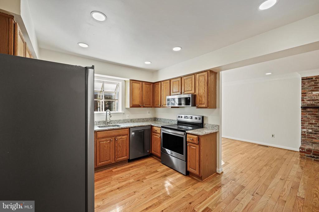 11 HOLLY RD