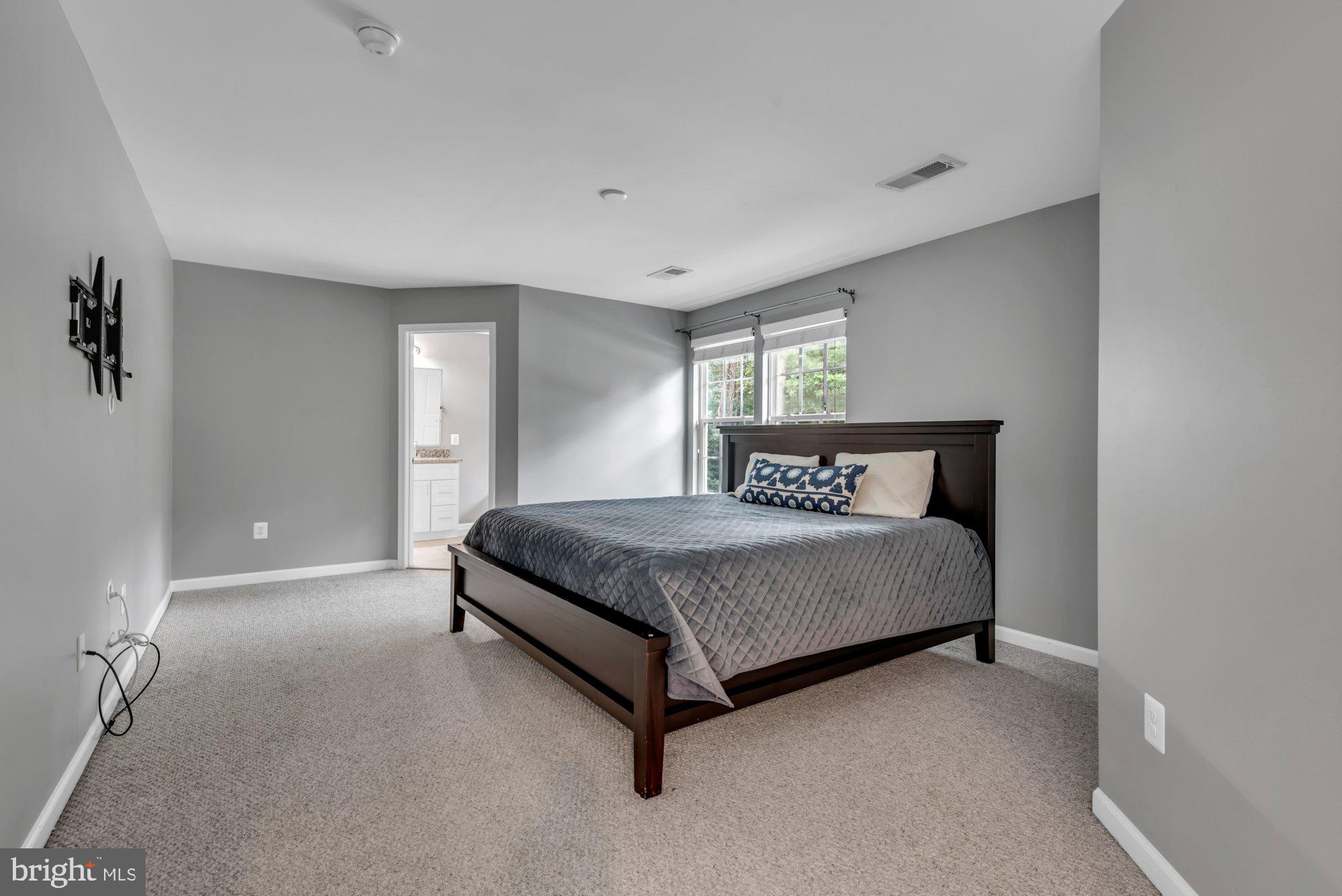 52 Richard Ave