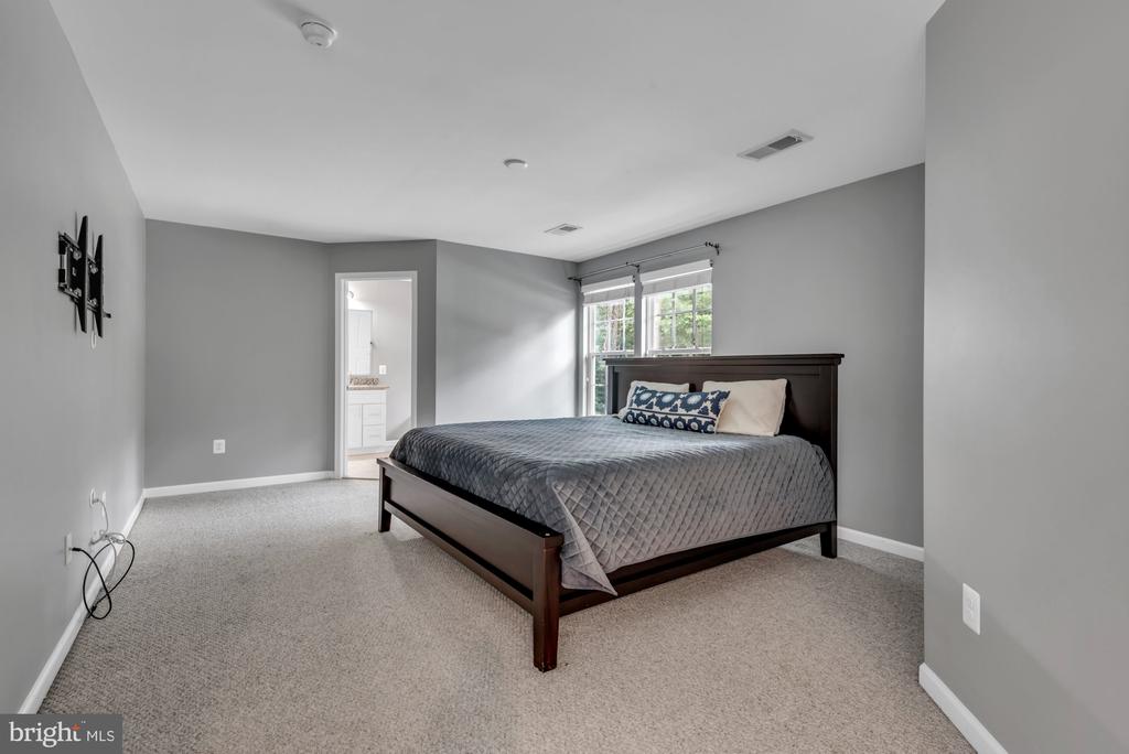 52 Richard Ave