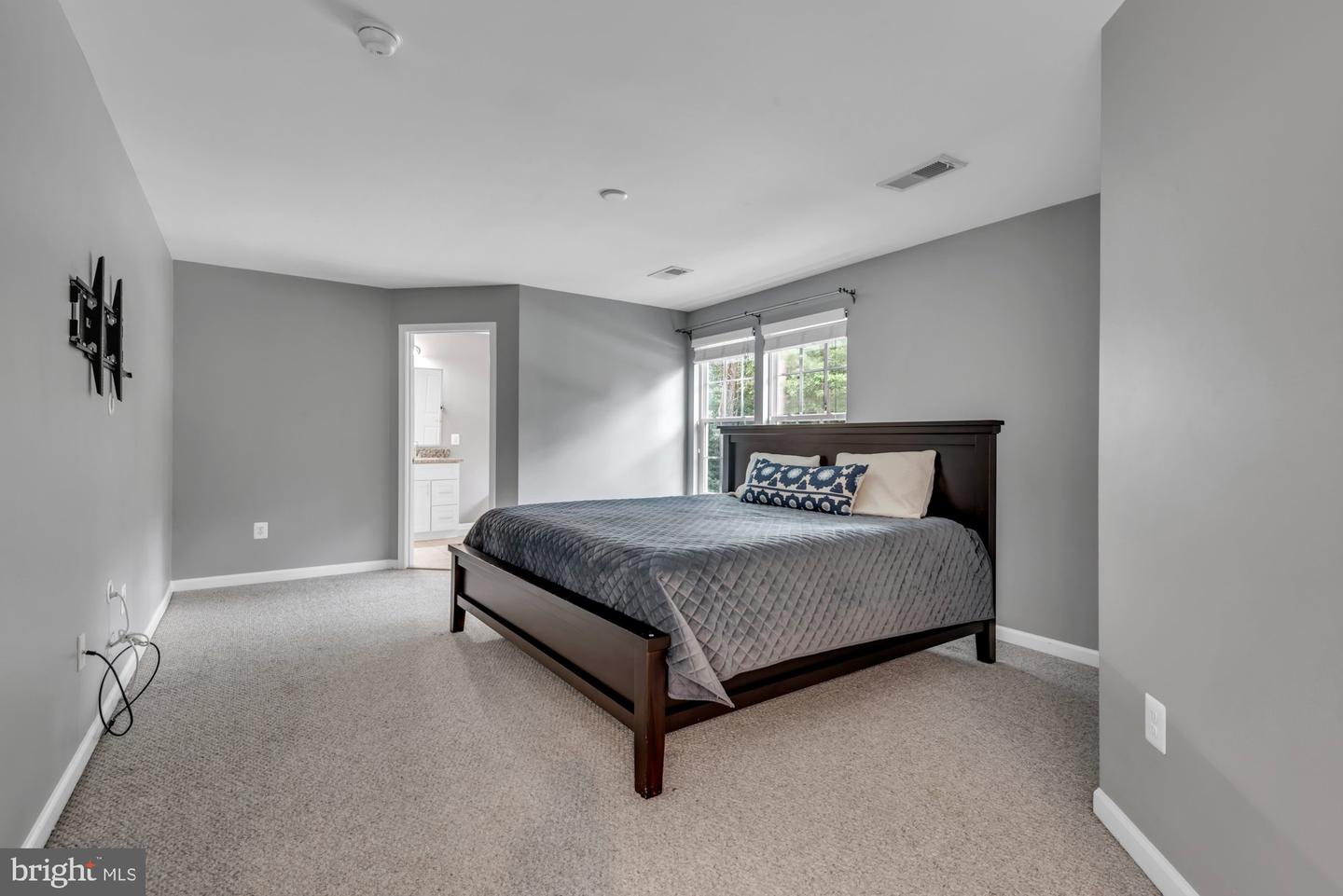 52 Richard Ave