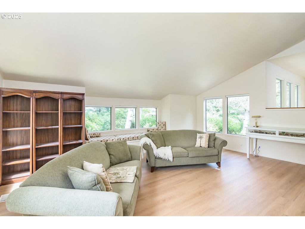 131 E BAY POINT RD