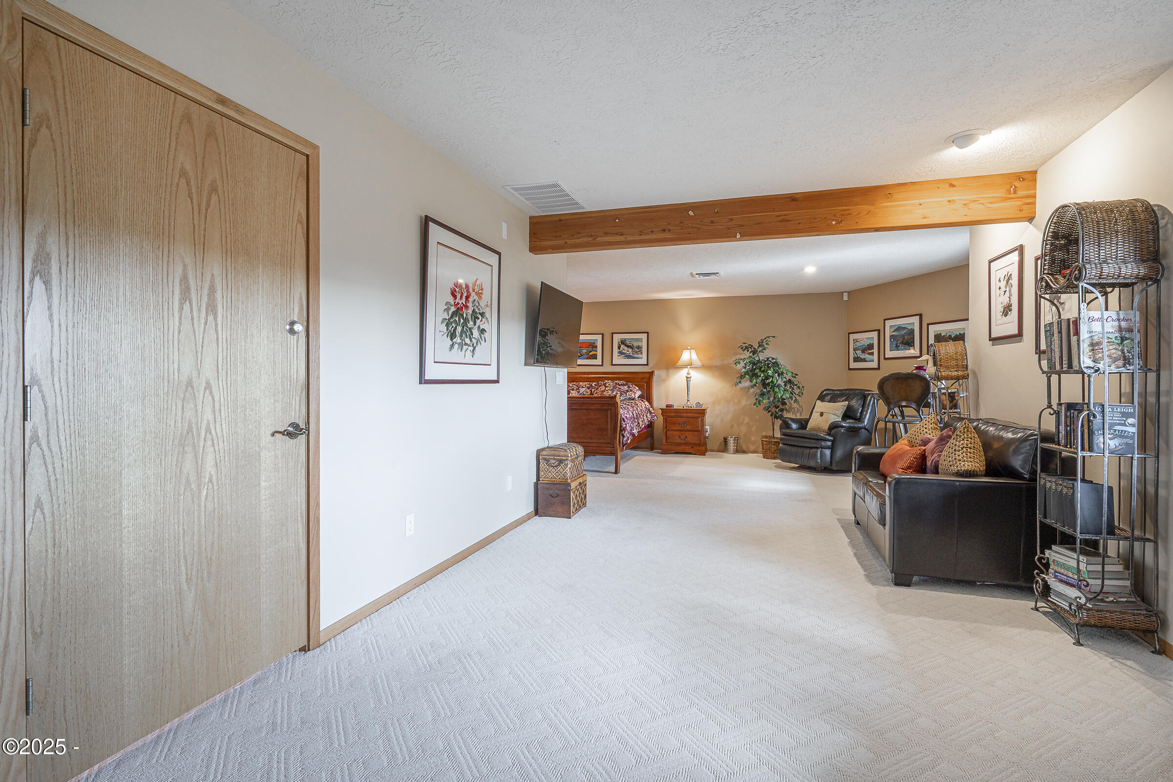 1198 NE Lakewood