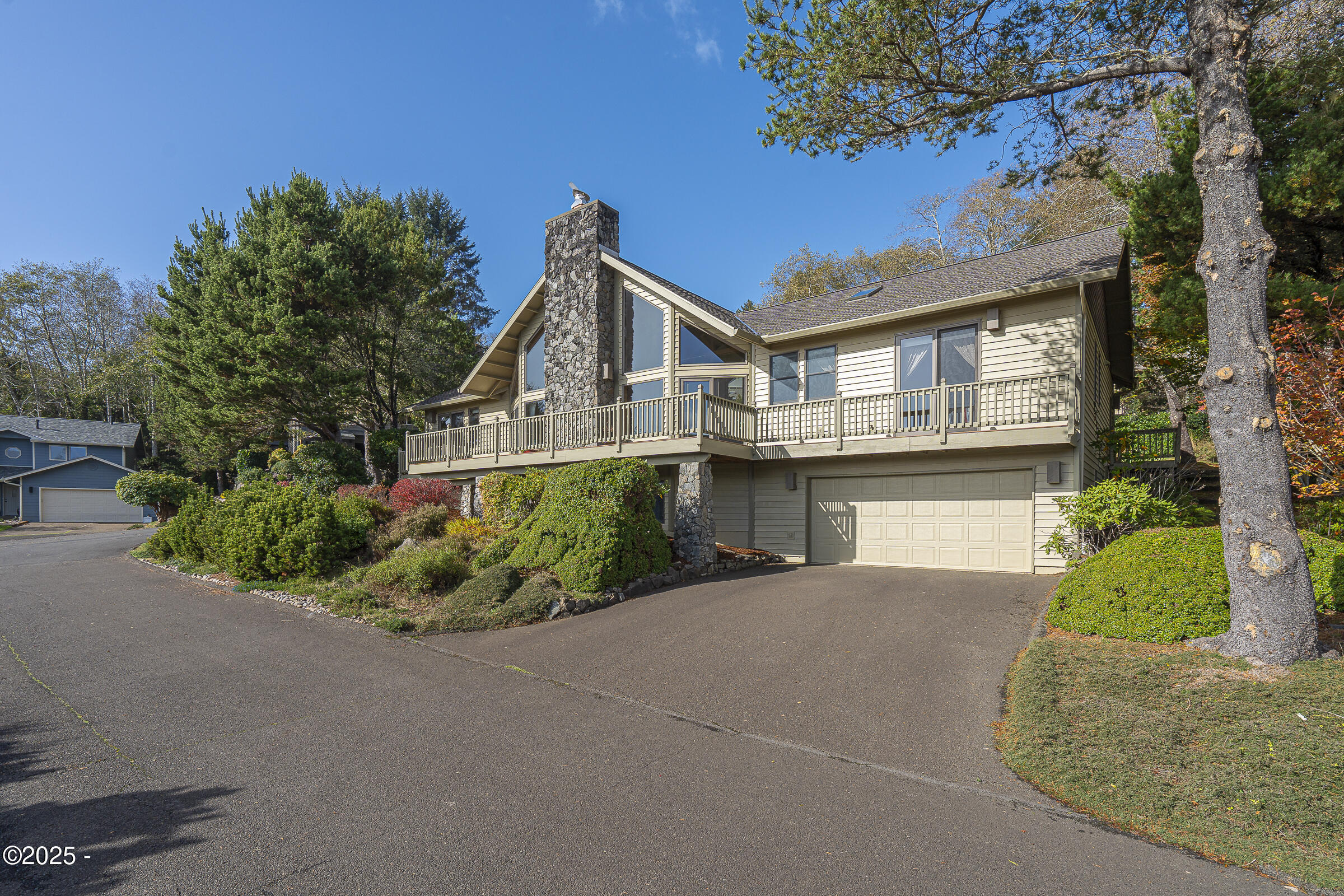 1198 NE Lakewood