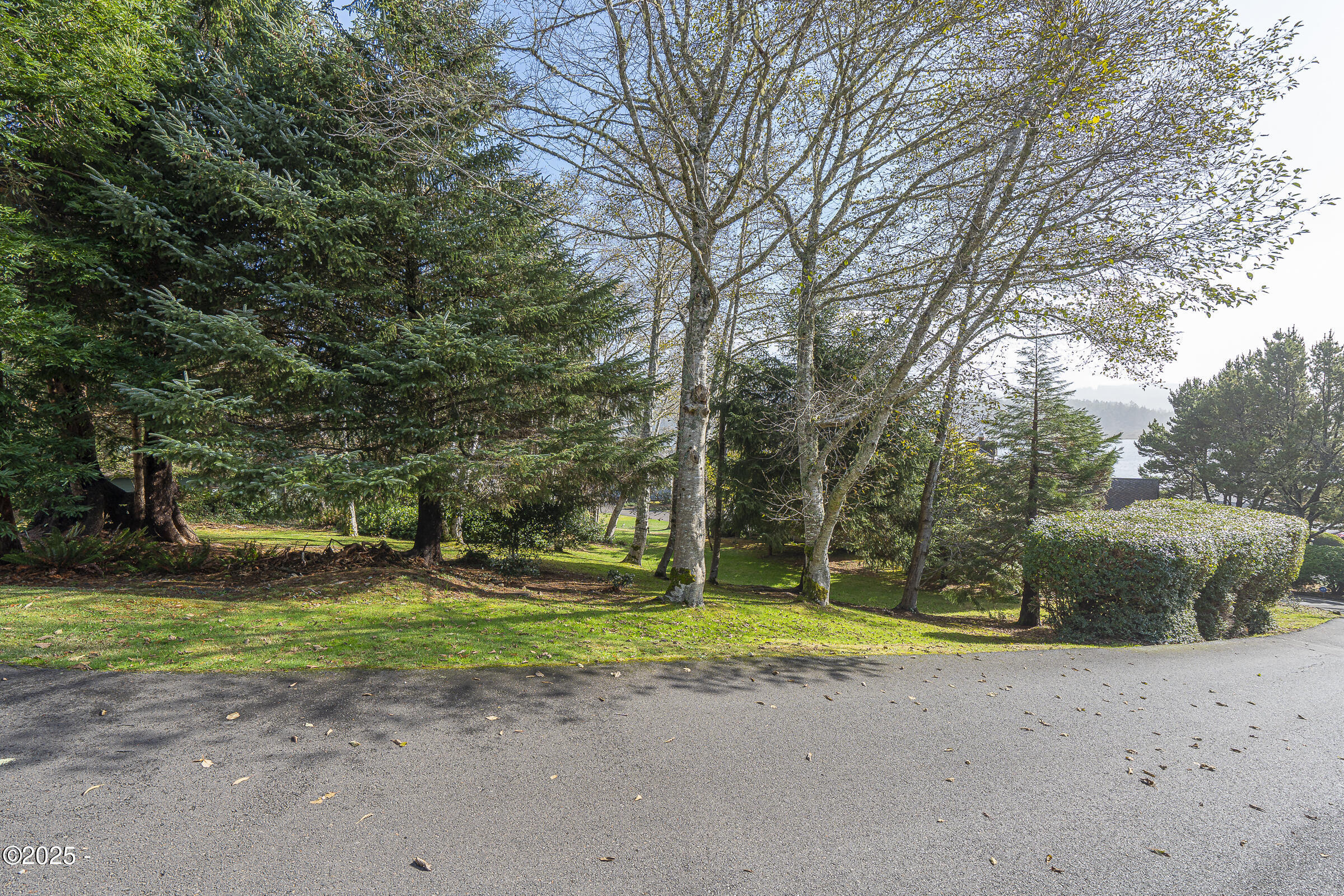 1198 NE Lakewood