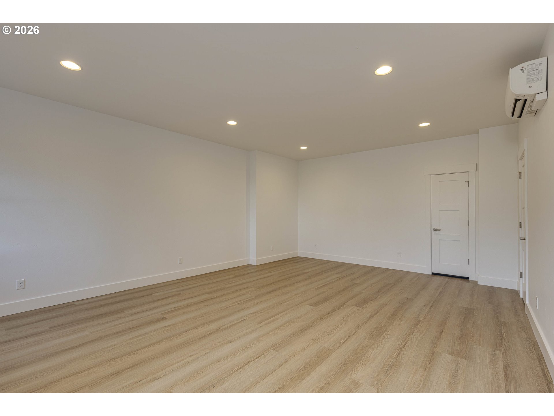 640 LILLIAN LN