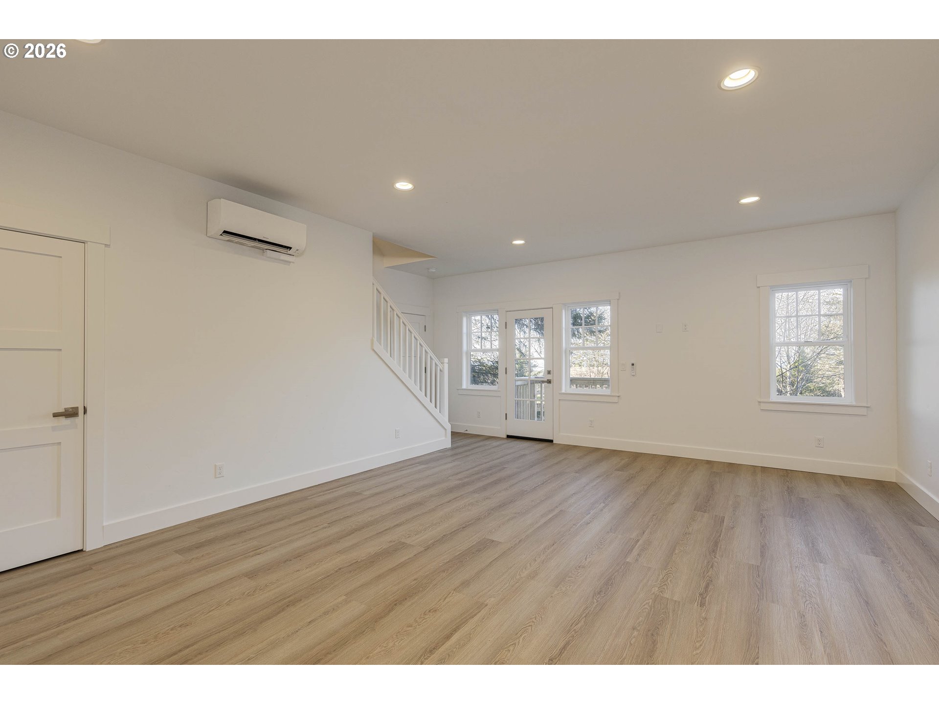 640 LILLIAN LN