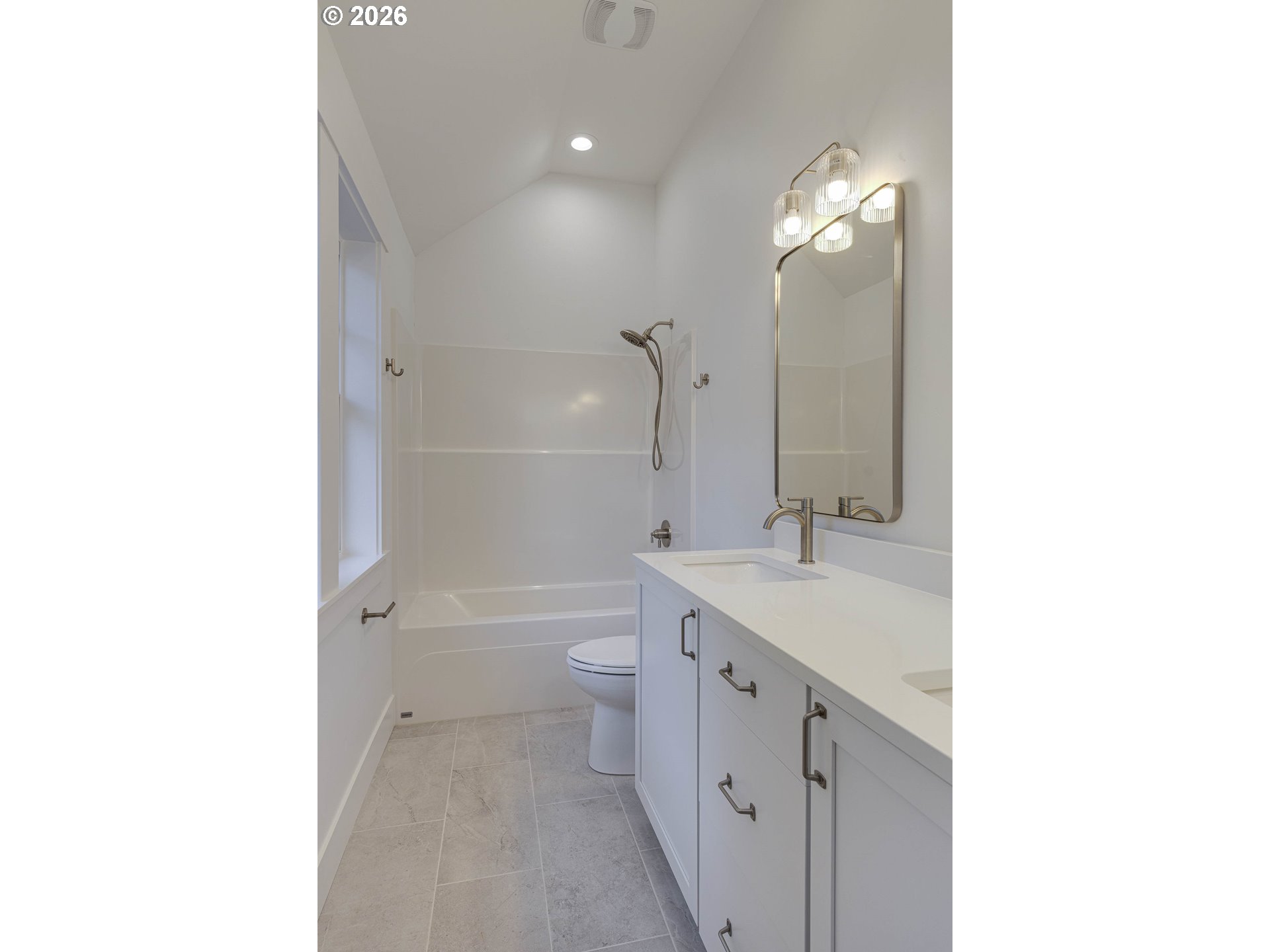 640 LILLIAN LN
