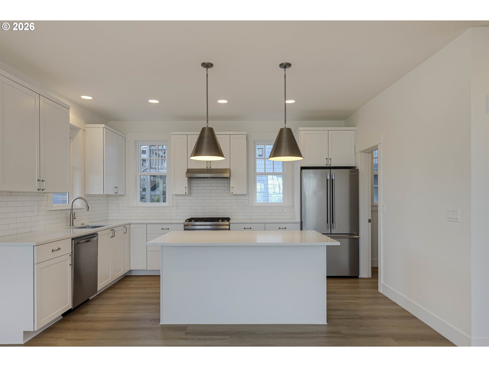 640 LILLIAN LN