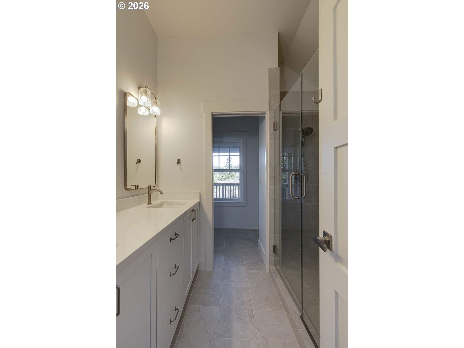 640 LILLIAN LN