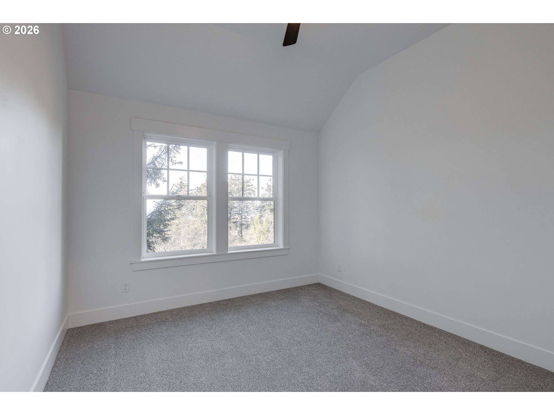 640 LILLIAN LN