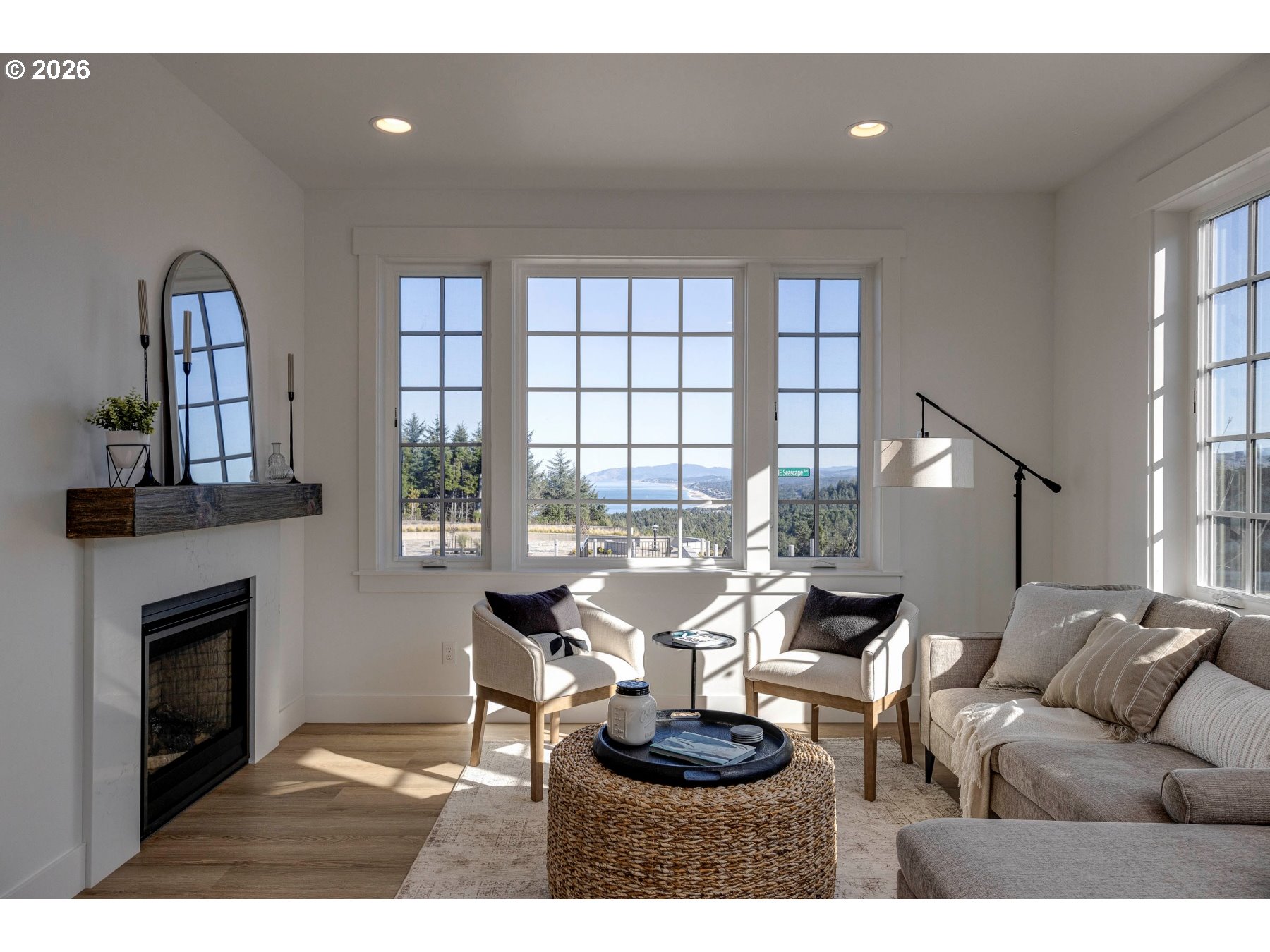 1152 NE SEASCAPE AVE