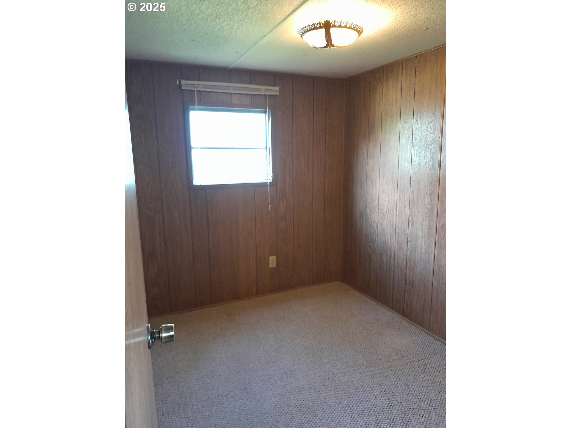 140 NW VISTA ST