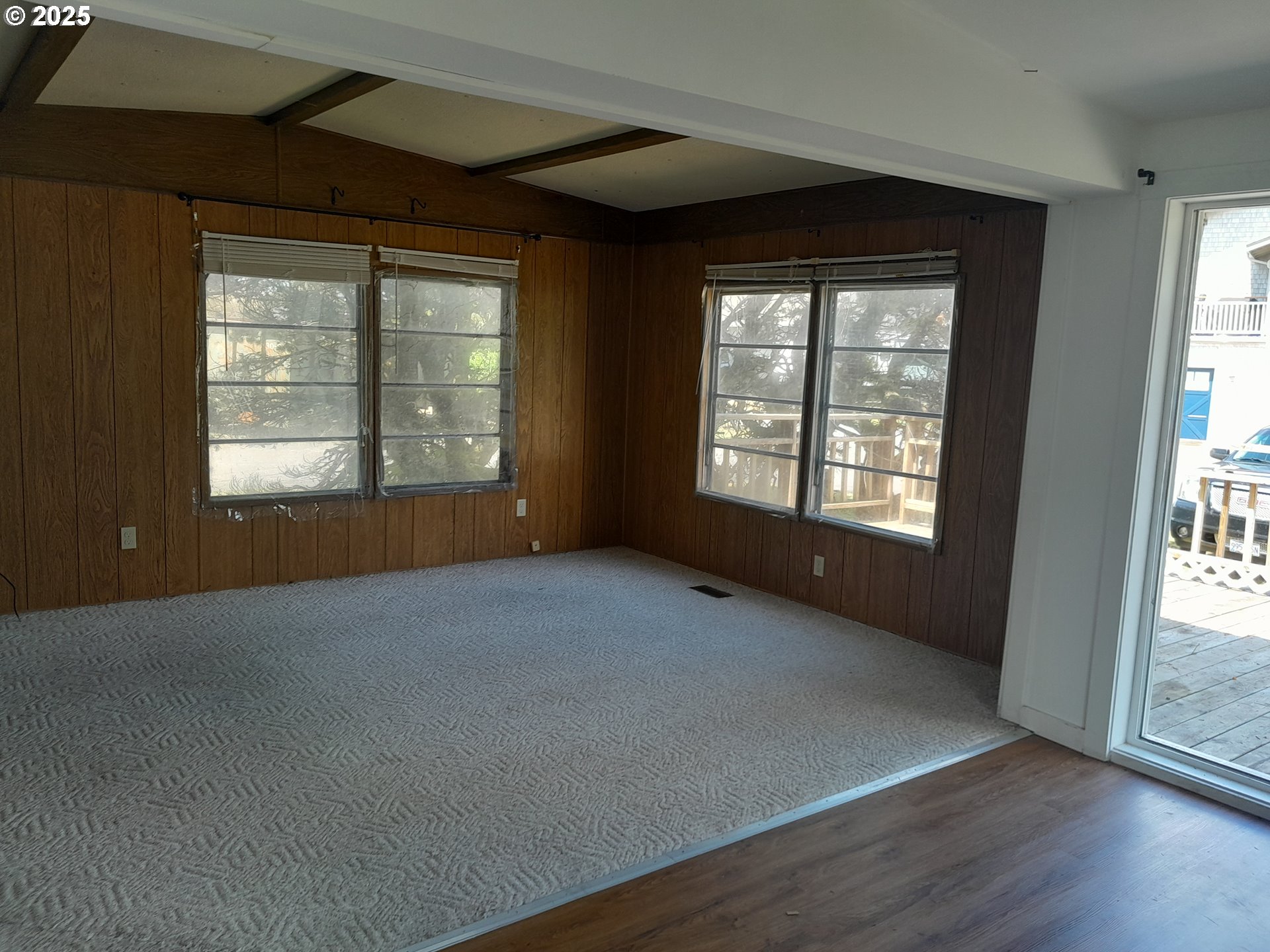 140 NW VISTA ST