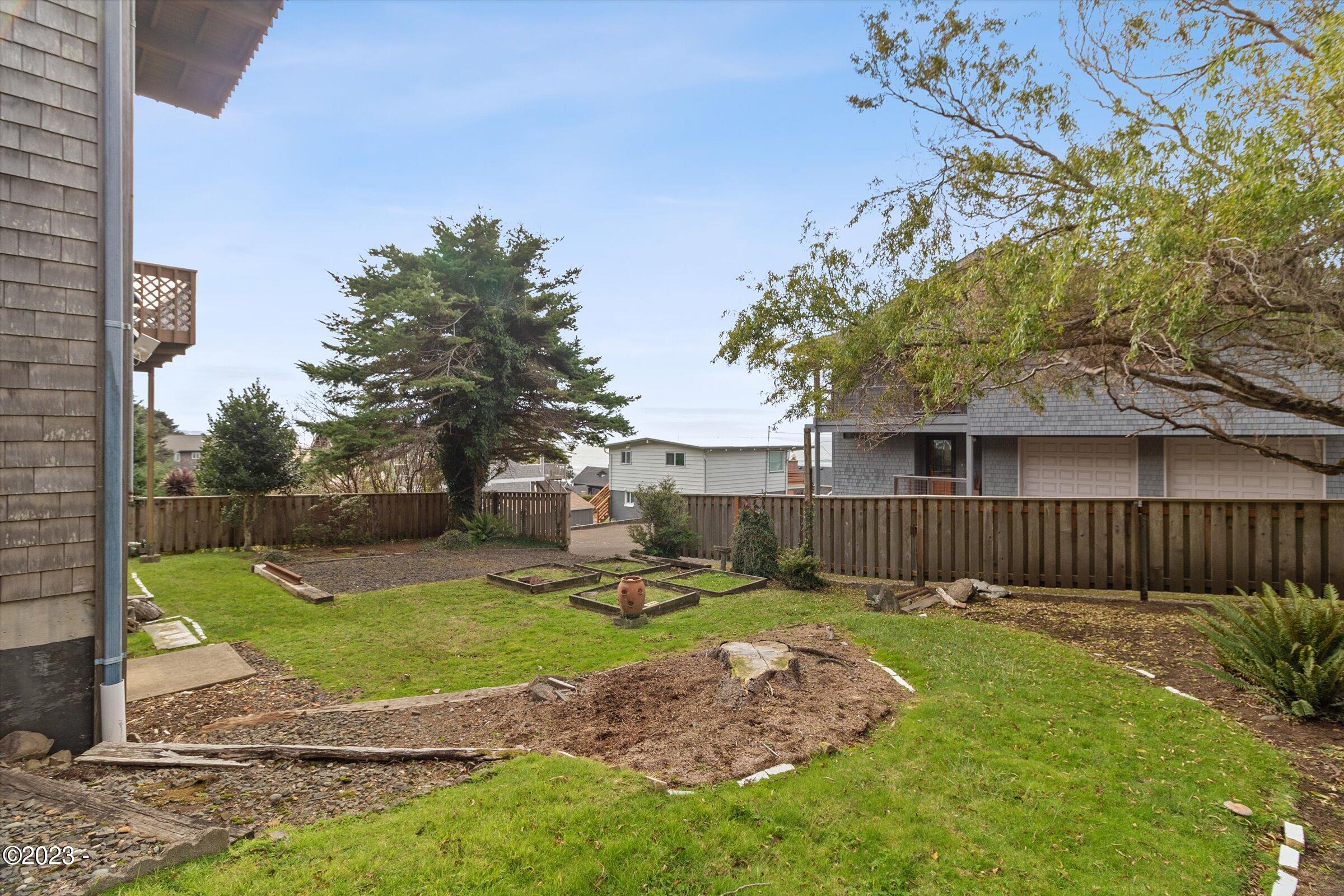 7527 NE Neptune Drive