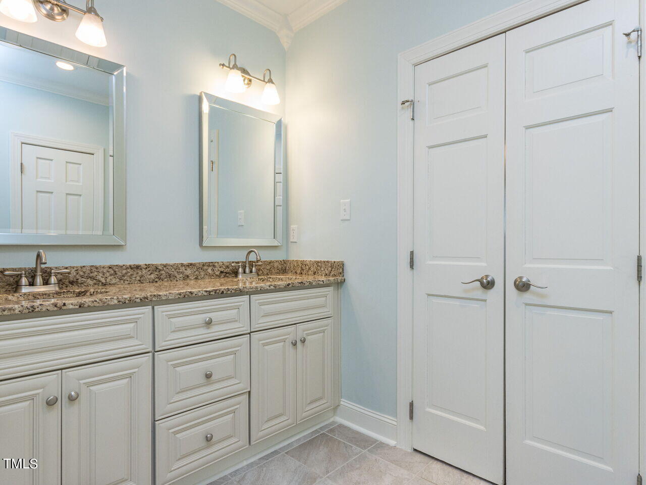307 Tweed Circle