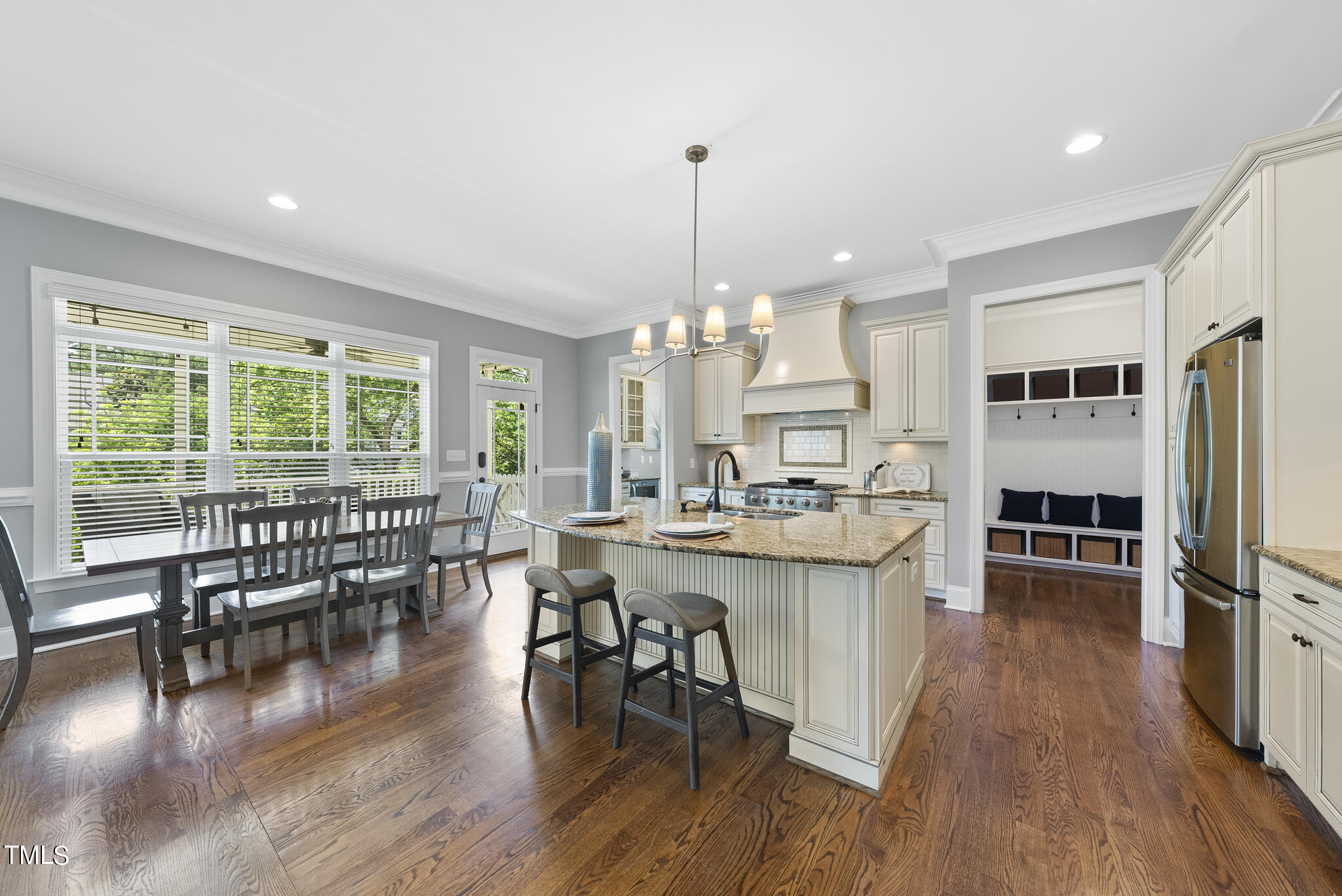 5320 Pomfret Point