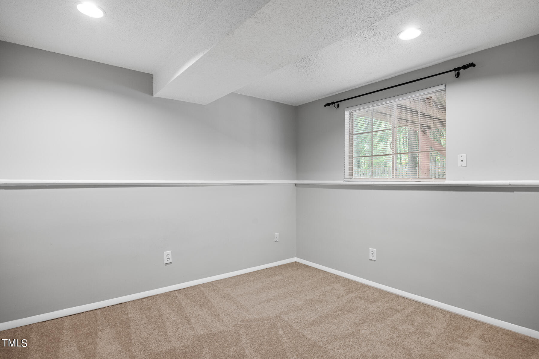 525 Drolmond Drive