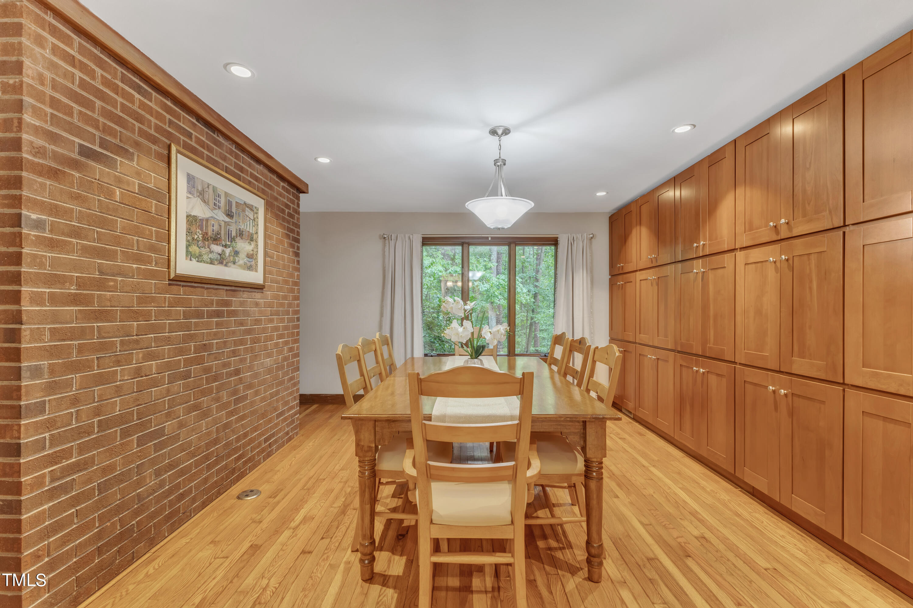 201 Erskine Court