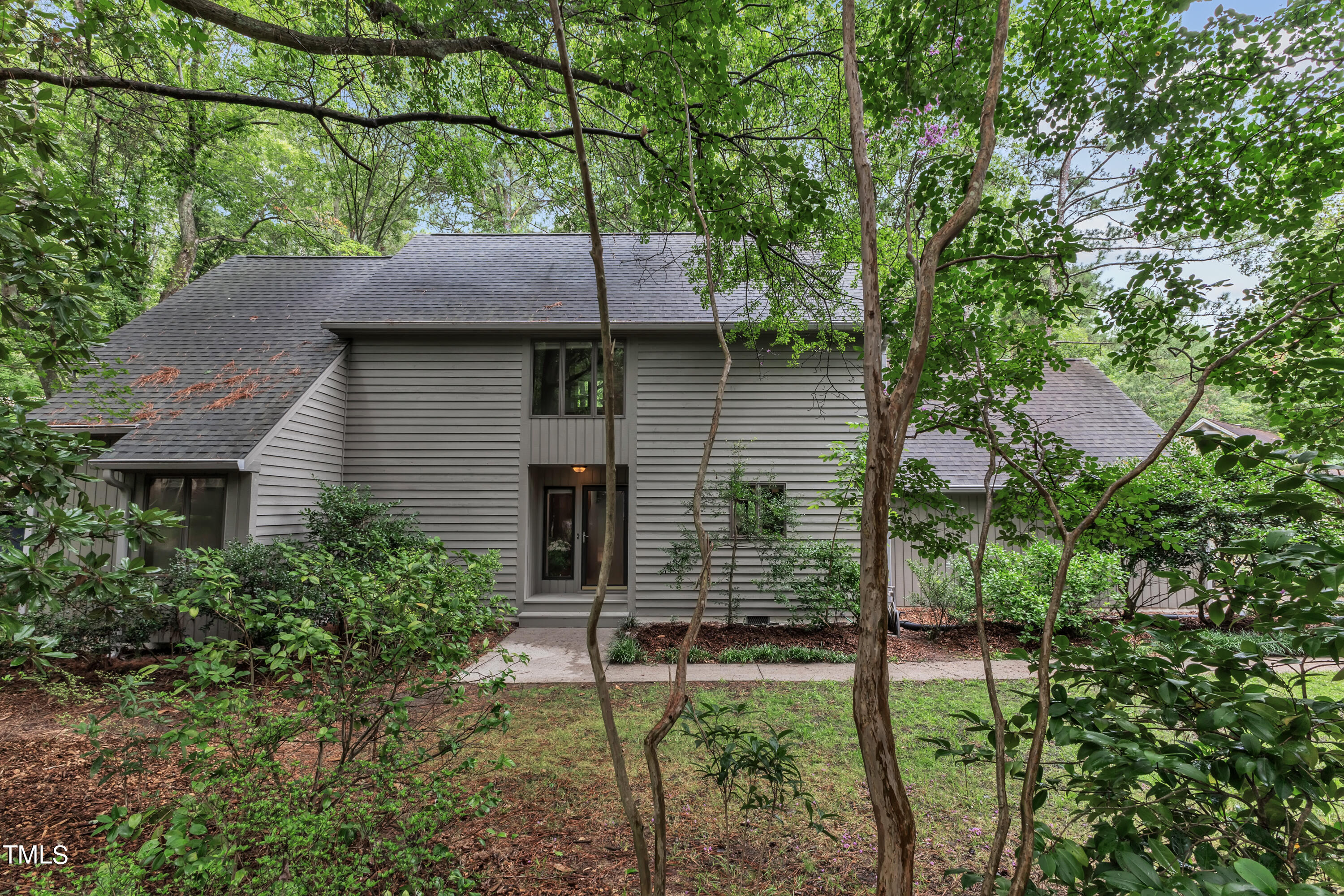 201 Erskine Court